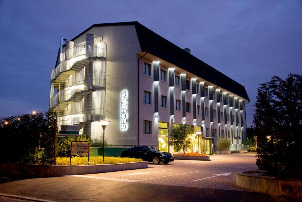 Hotel Sporting Cologno Cologno Monzese Exterior photo